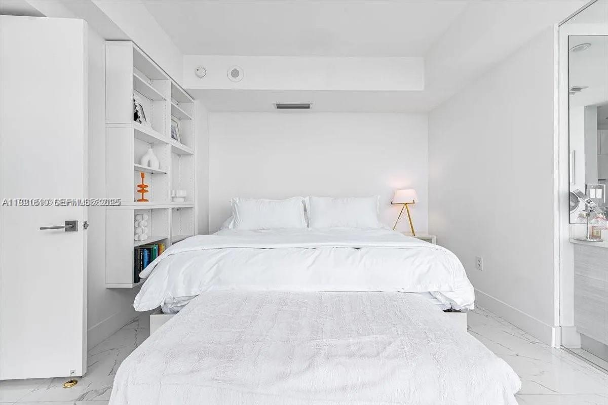 PARAISO BAY CONDO - Residential Lease