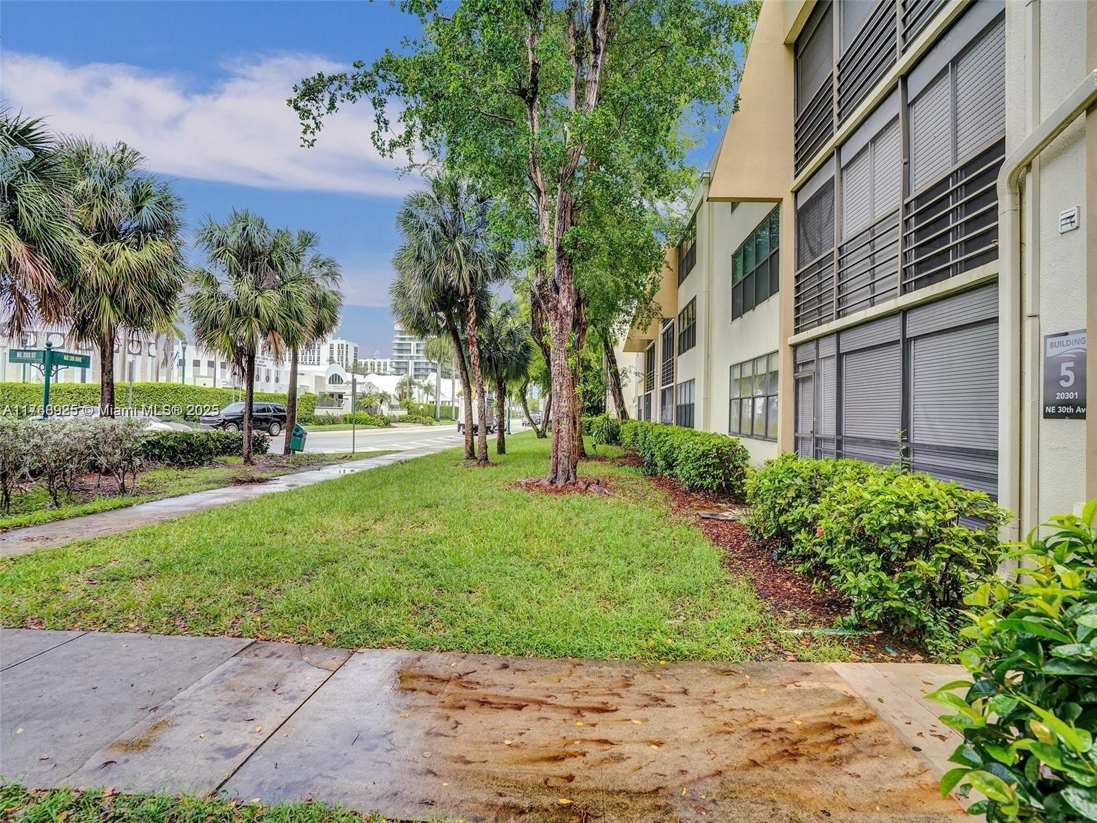 VILLA DORADA CONDO NO 5 - Residential