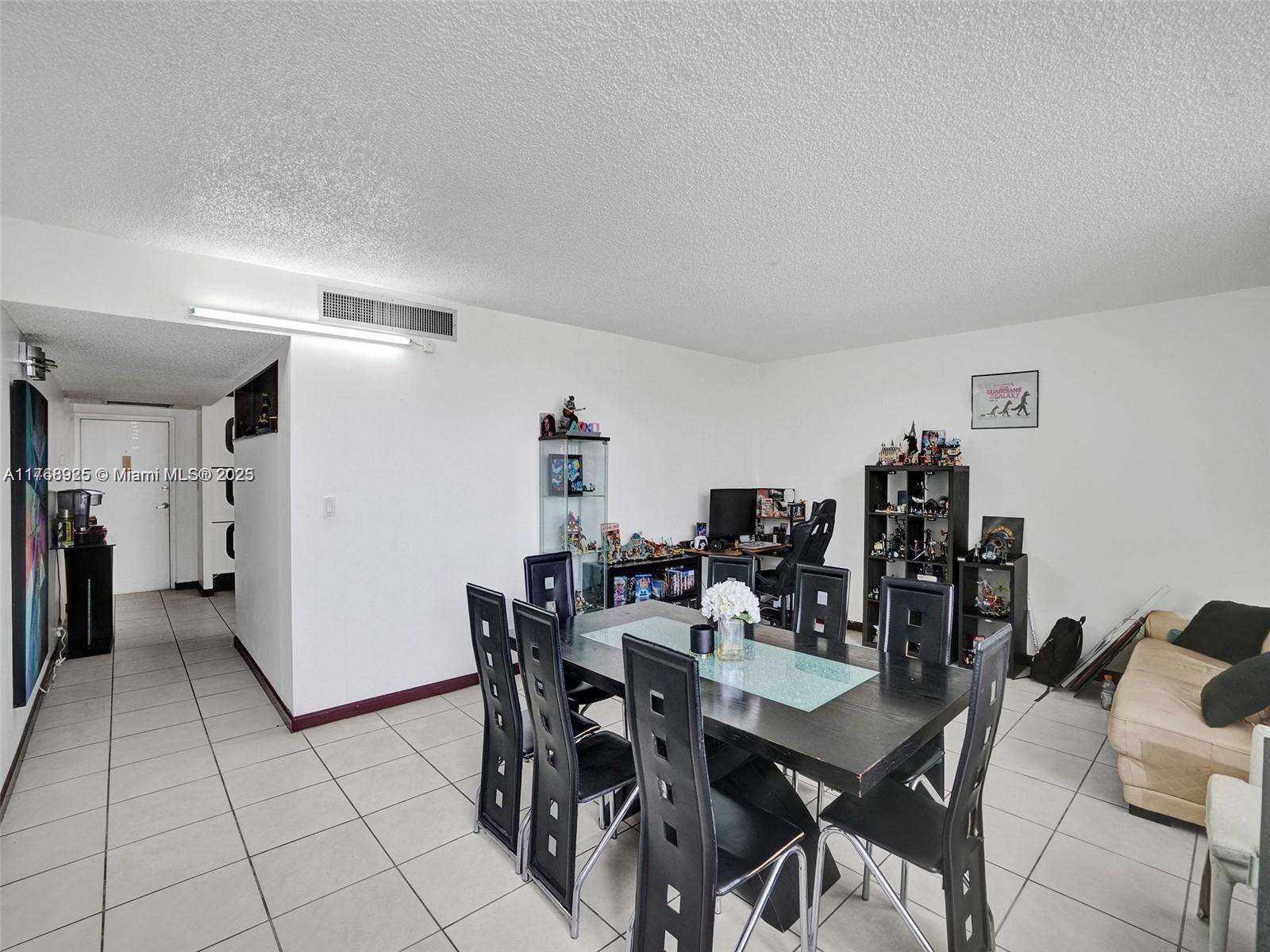 VILLA DORADA CONDO NO 5 - Residential