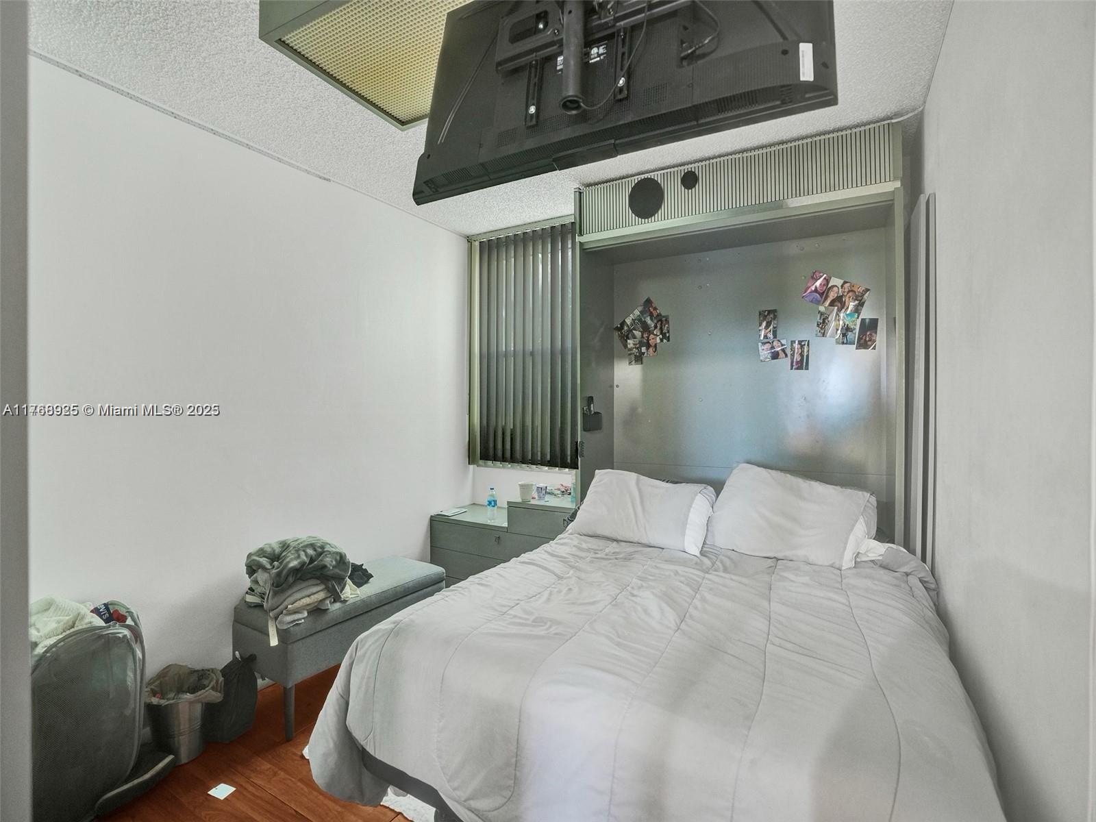 VILLA DORADA CONDO NO 5 - Residential