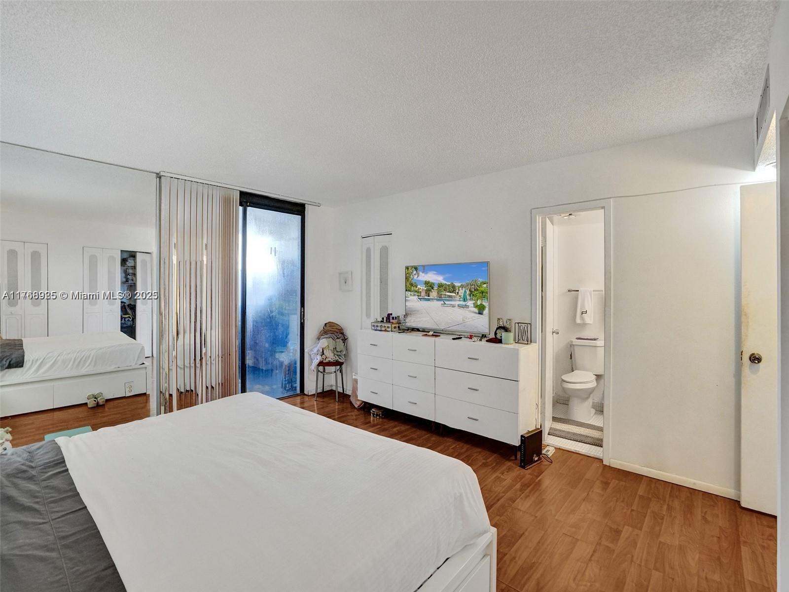 VILLA DORADA CONDO NO 5 - Residential