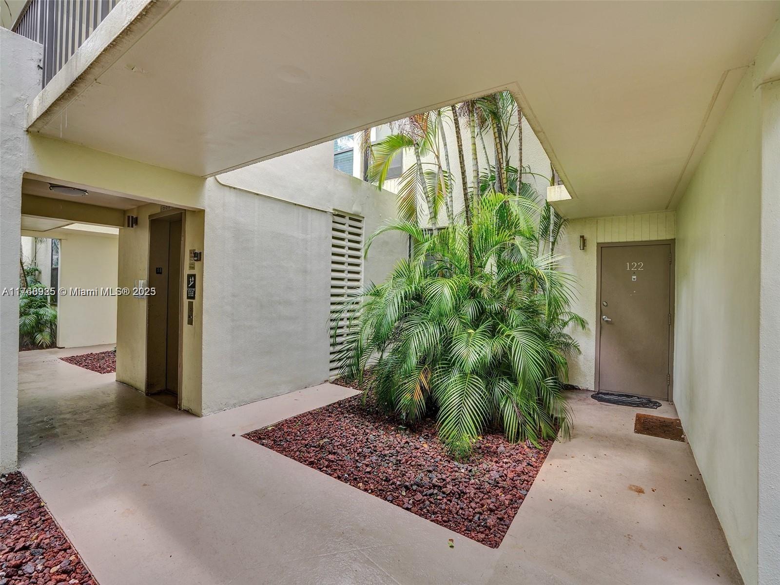 VILLA DORADA CONDO NO 5 - Residential