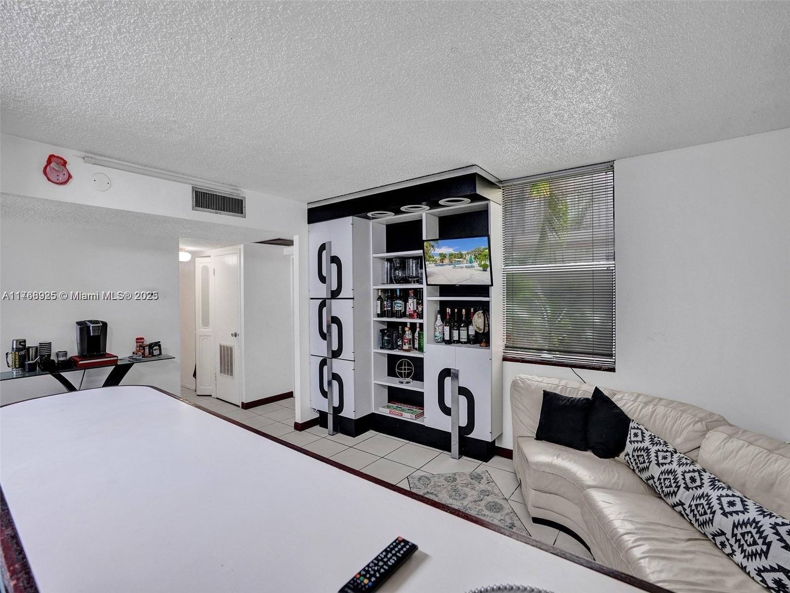 VILLA DORADA CONDO NO 5 - Residential