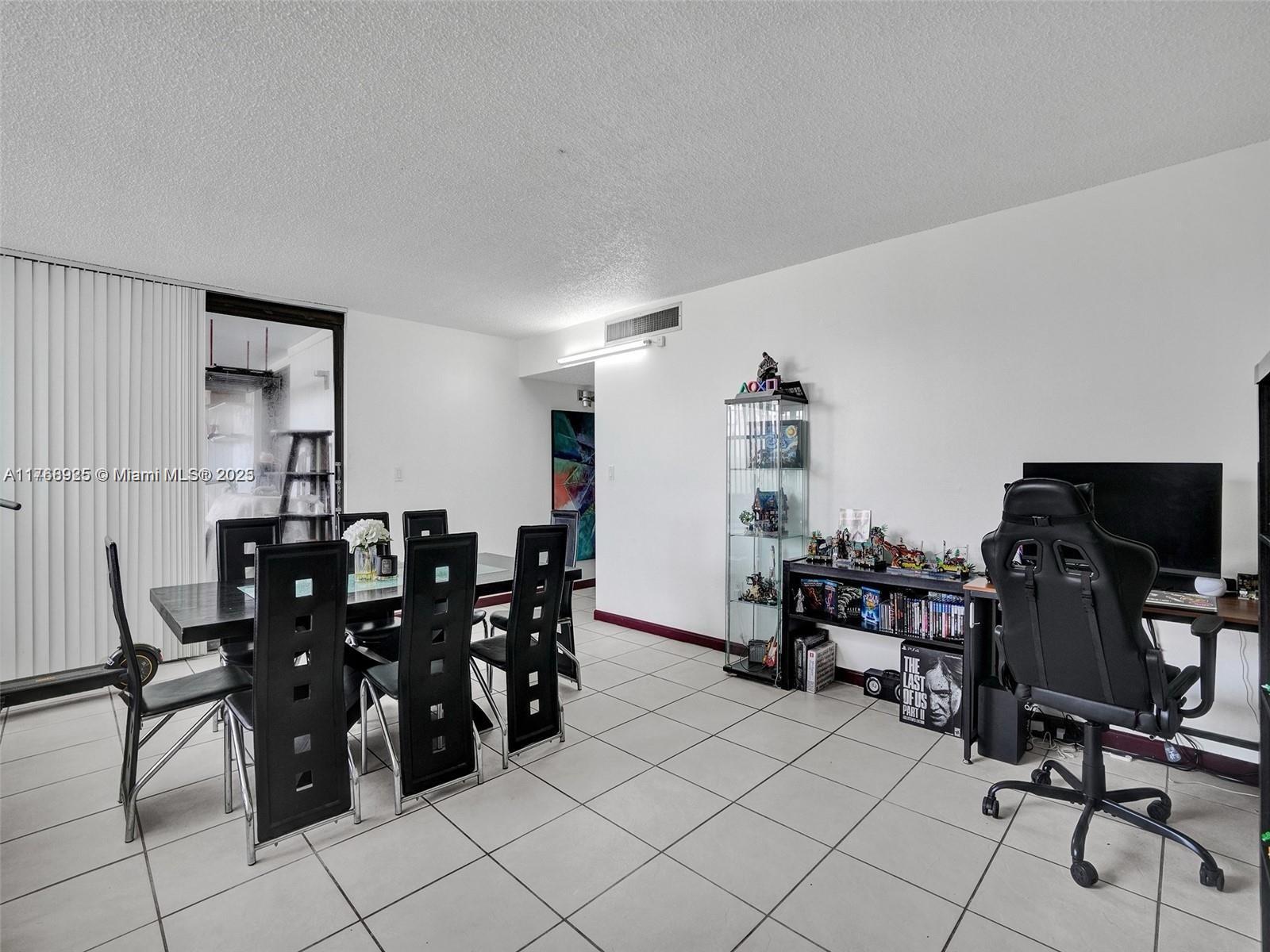 VILLA DORADA CONDO NO 5 - Residential