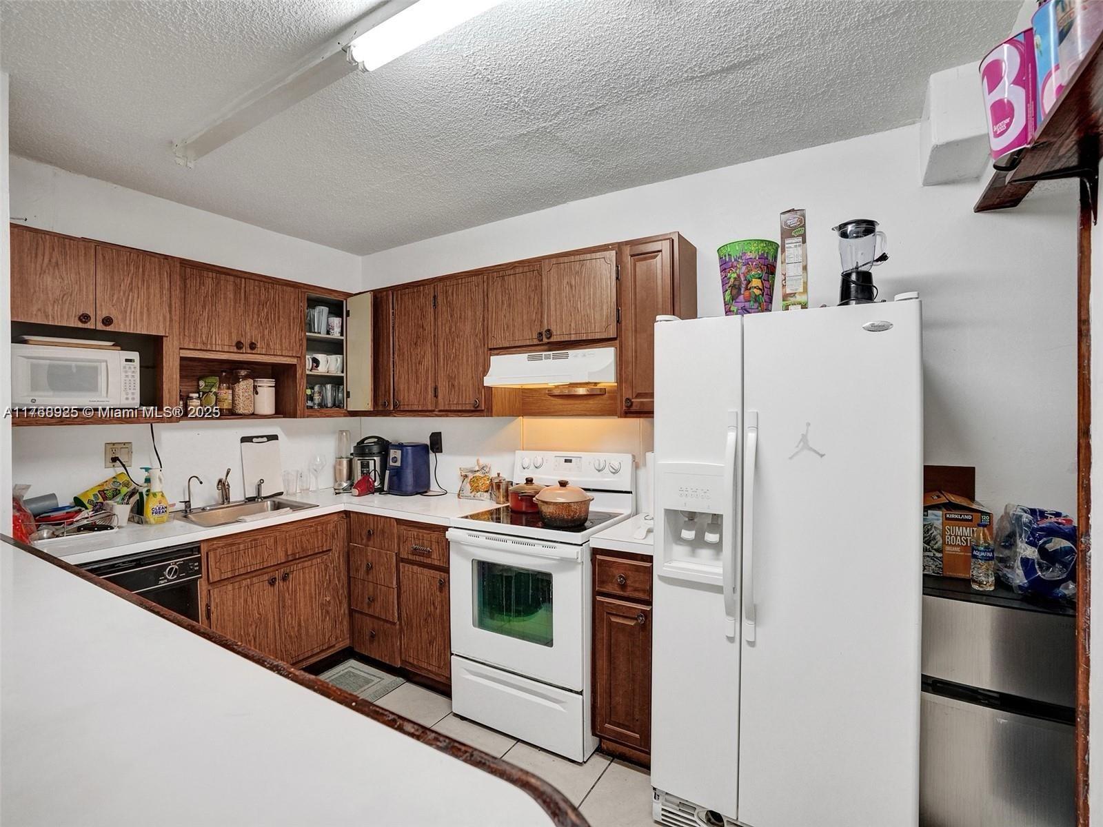 VILLA DORADA CONDO NO 5 - Residential