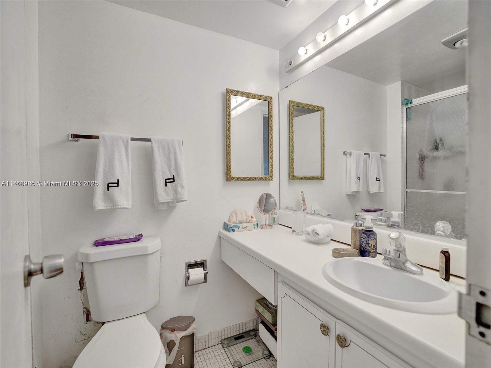 VILLA DORADA CONDO NO 5 - Residential