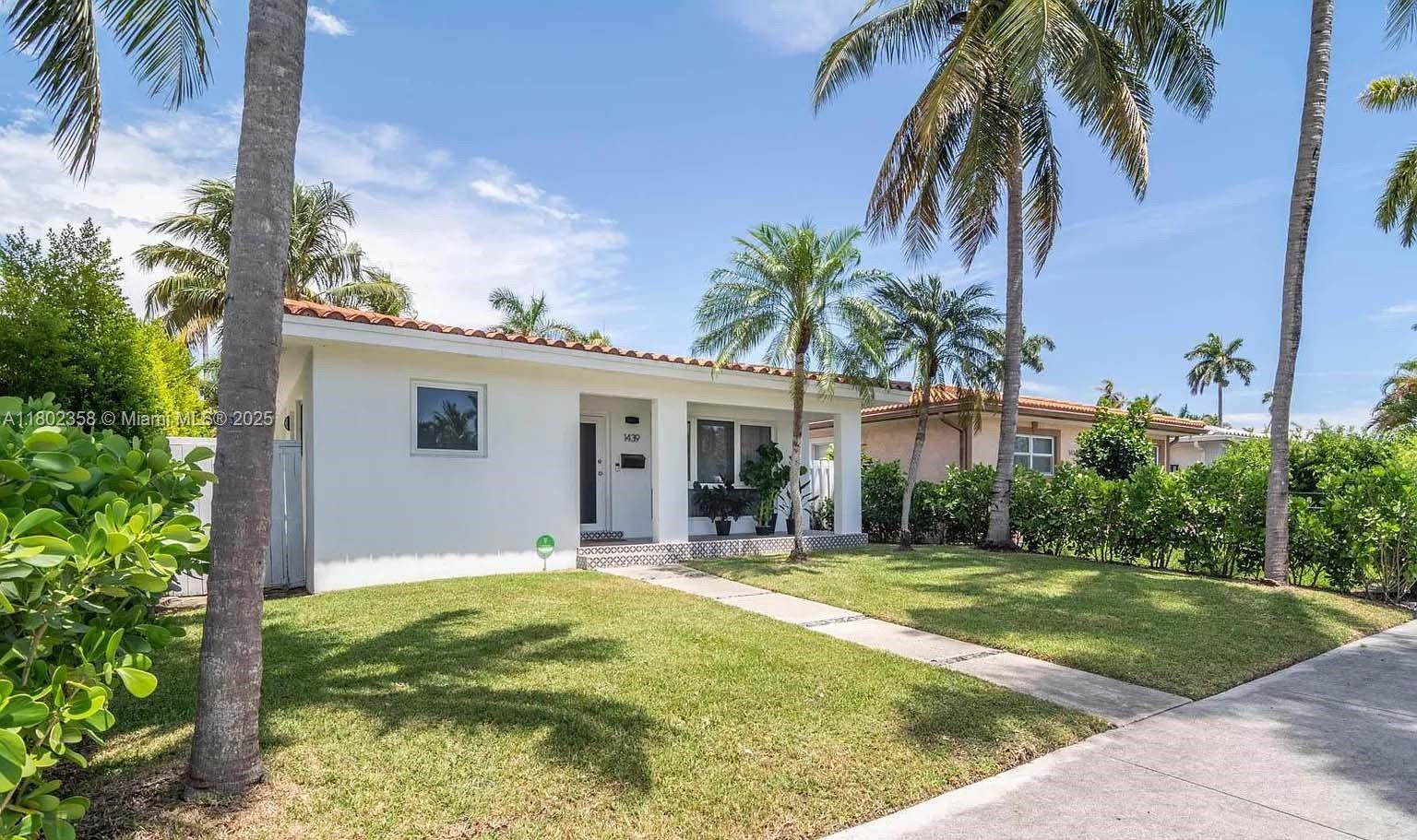 Rental Property at 1439 Hollywood Blvd, Hollywood, Broward County, Florida - Bedrooms: 2 
Bathrooms: 2  - $4,200 MO.