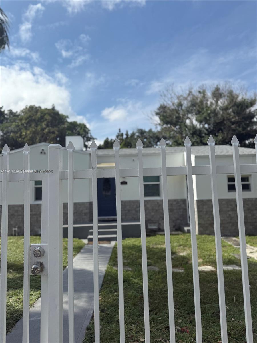 BUENA VISTA GARDENS - Residential Lease