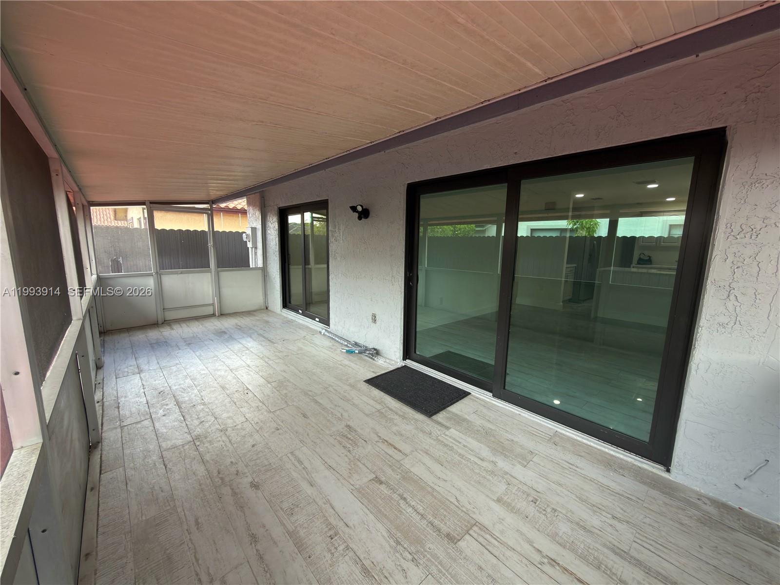 TAMIAMI LAKES SEC 3 - Residential