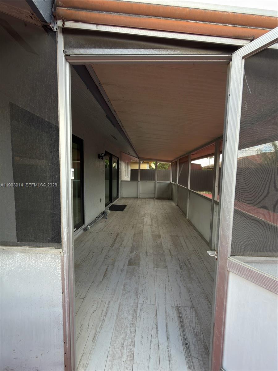 TAMIAMI LAKES SEC 3 - Residential