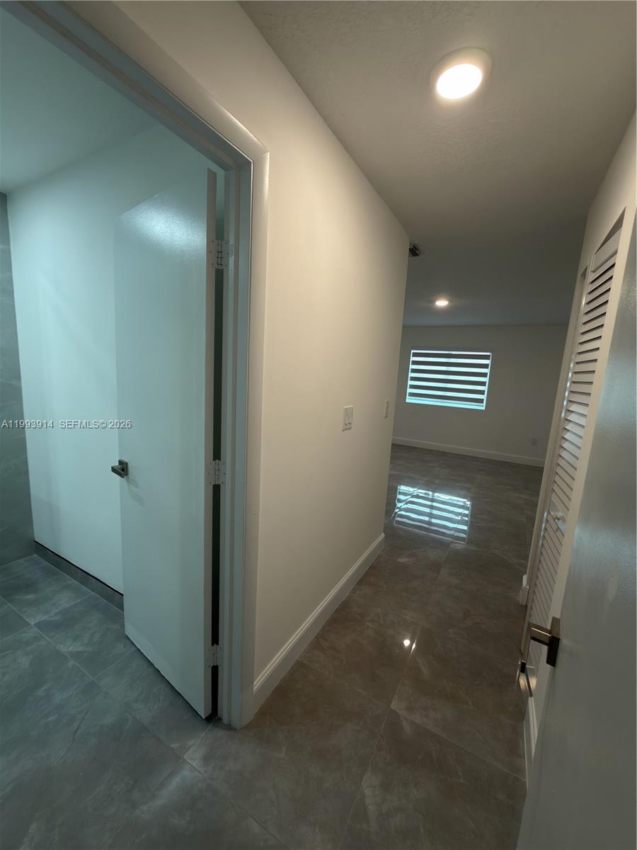 TAMIAMI LAKES SEC 3 - Residential