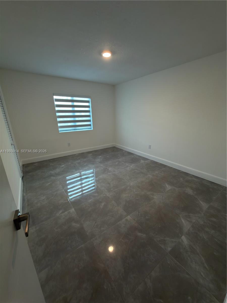 TAMIAMI LAKES SEC 3 - Residential