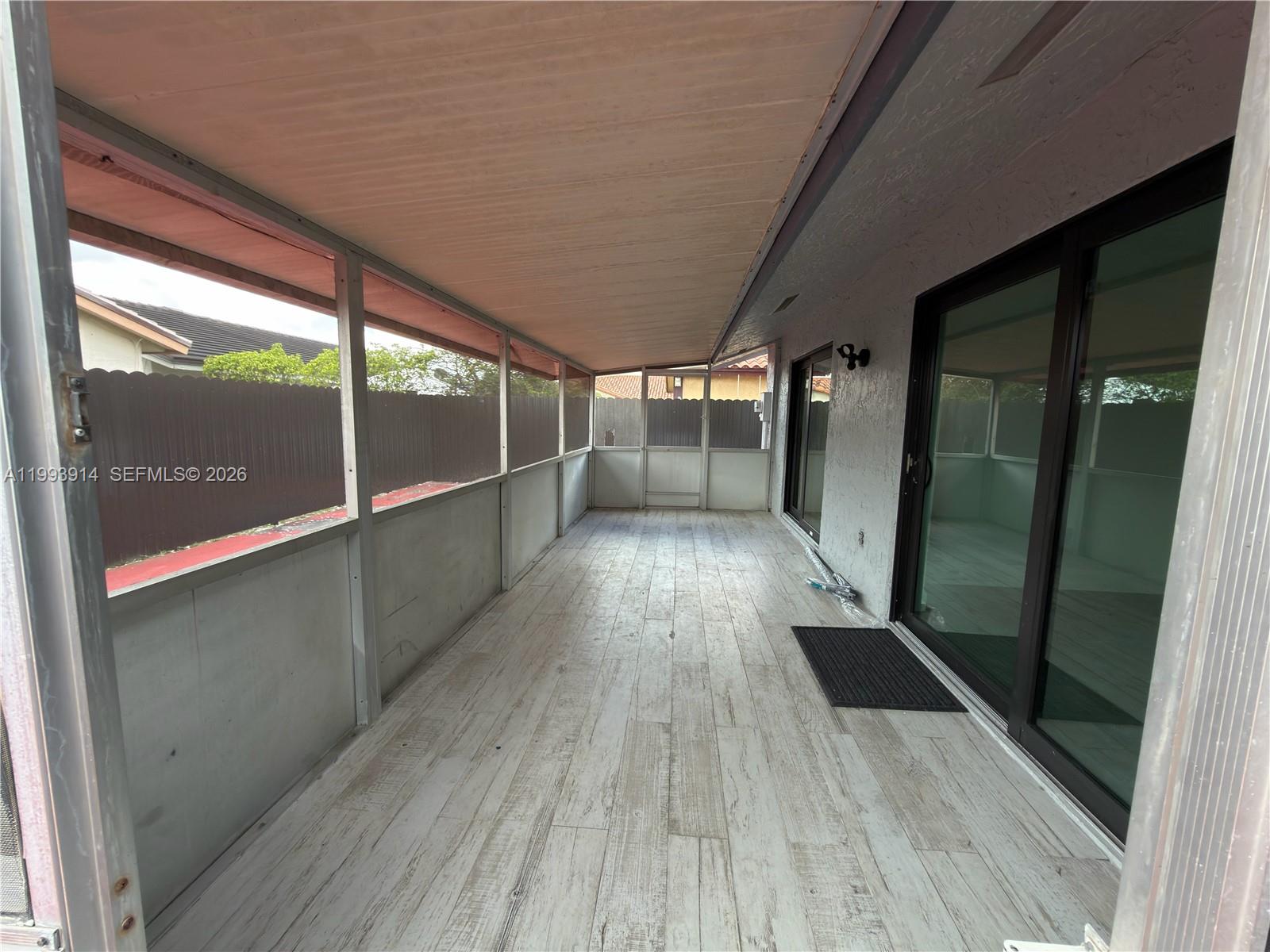 TAMIAMI LAKES SEC 3 - Residential