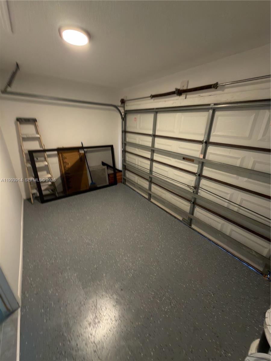 TAMIAMI LAKES SEC 3 - Residential