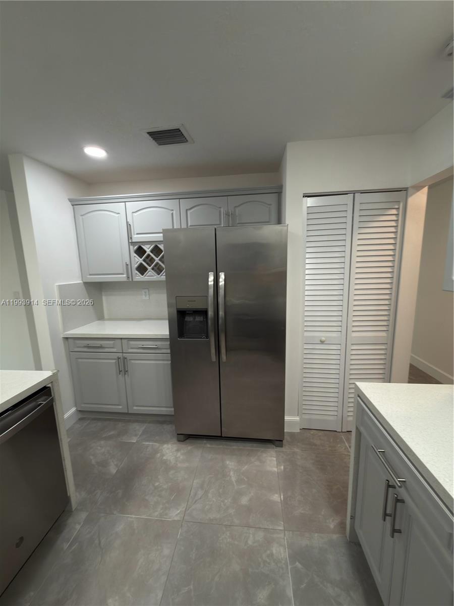 TAMIAMI LAKES SEC 3 - Residential