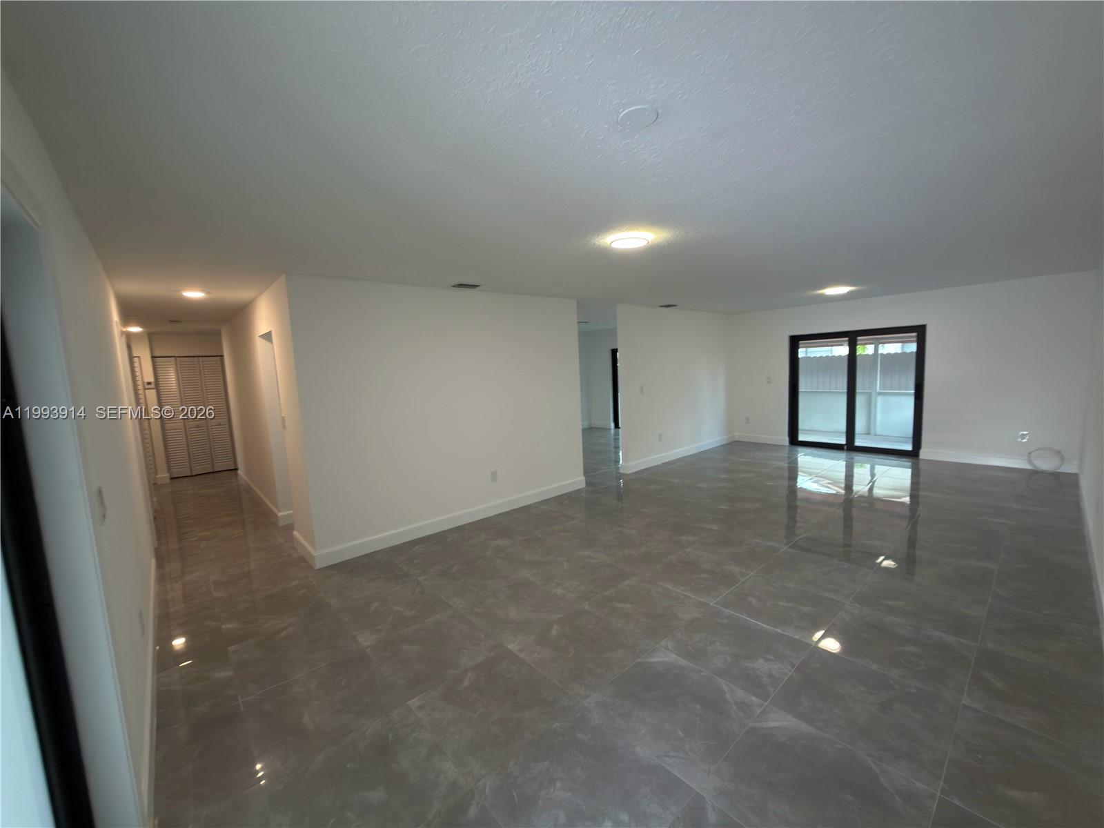 TAMIAMI LAKES SEC 3 - Residential