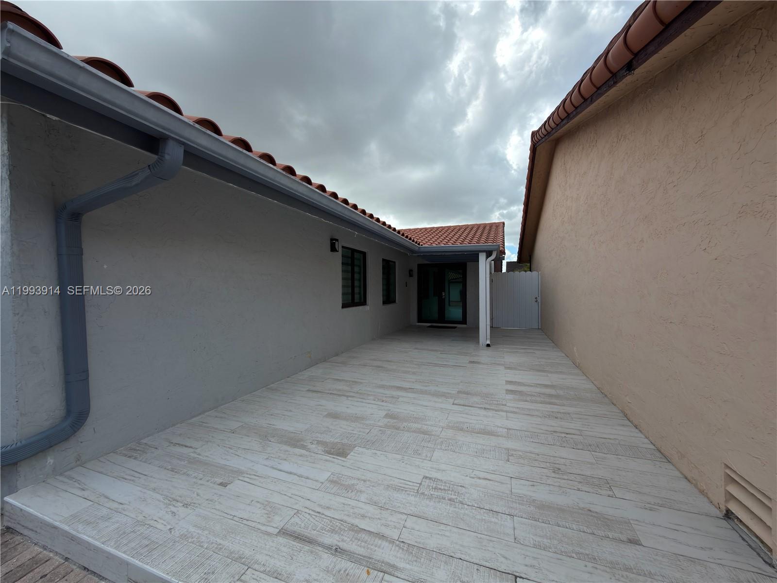 TAMIAMI LAKES SEC 3 - Residential