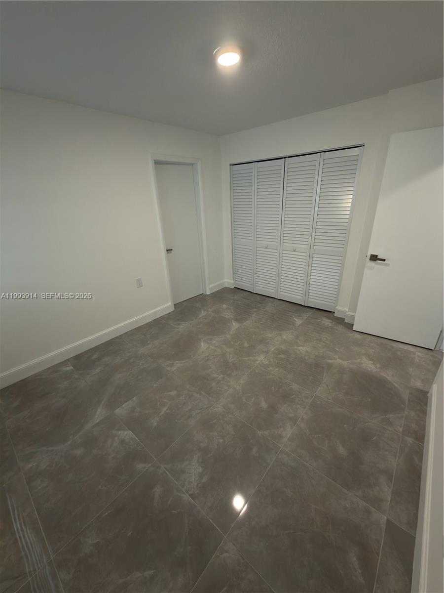 TAMIAMI LAKES SEC 3 - Residential