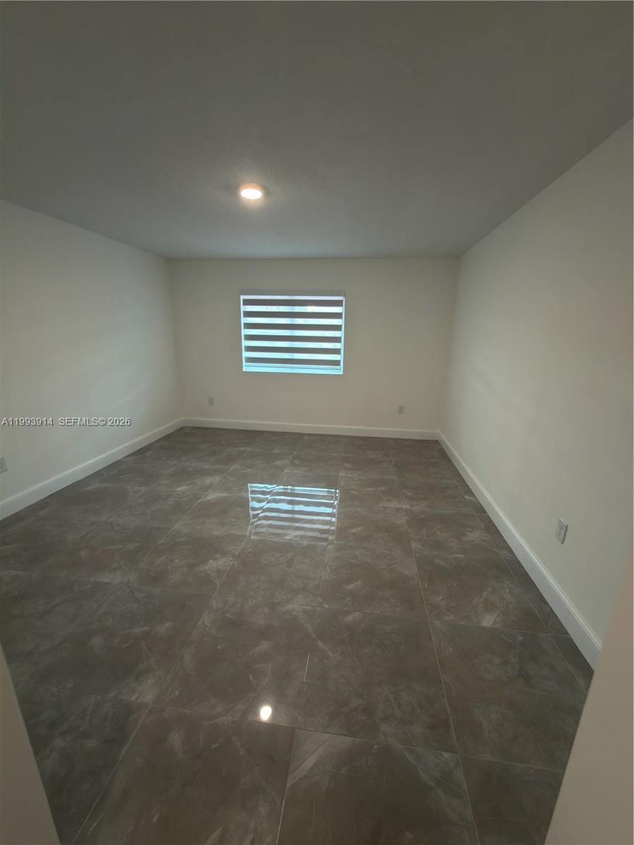 TAMIAMI LAKES SEC 3 - Residential