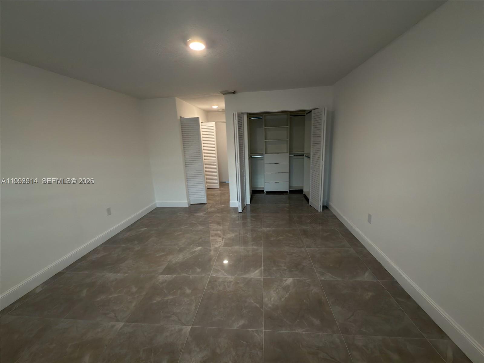 TAMIAMI LAKES SEC 3 - Residential