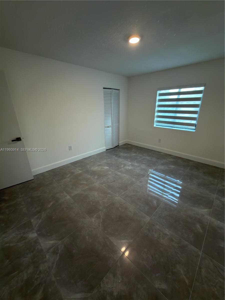 TAMIAMI LAKES SEC 3 - Residential