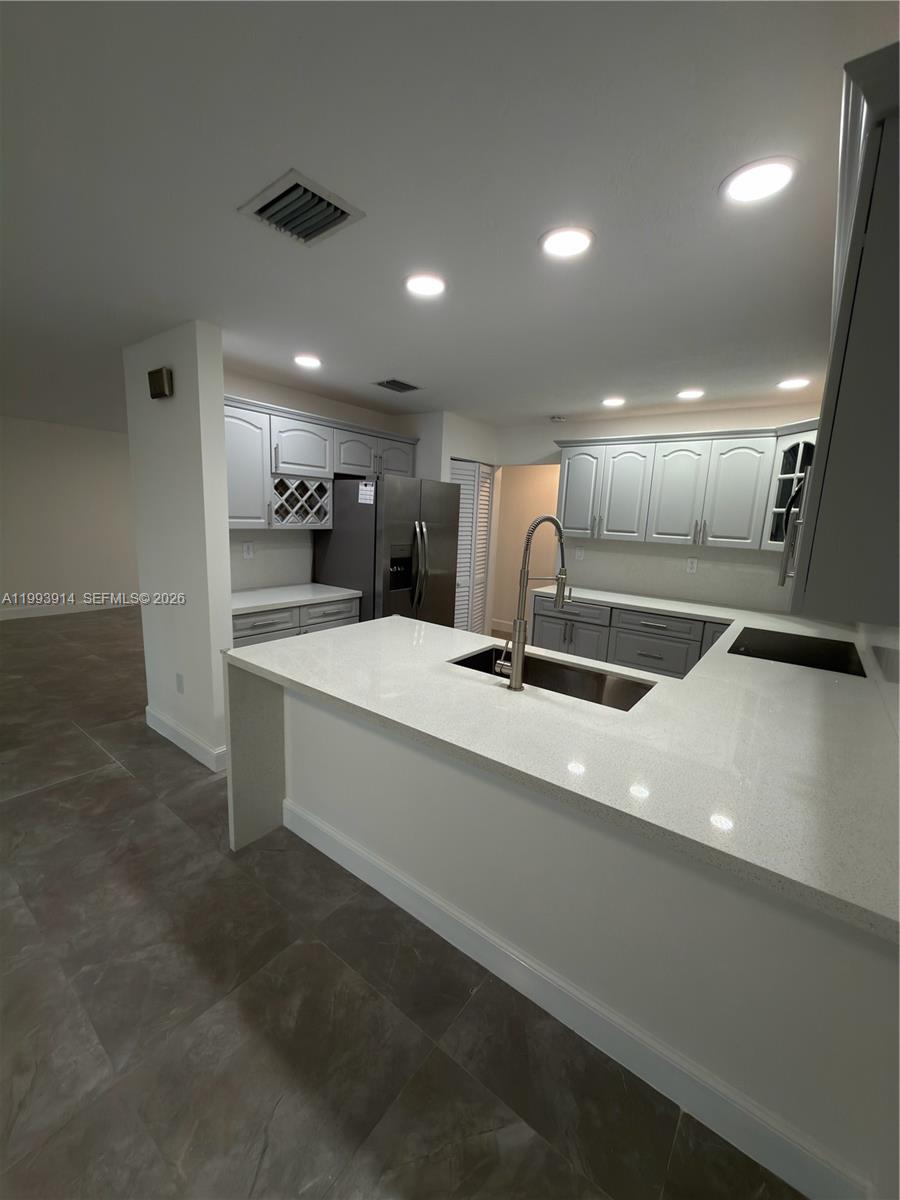 TAMIAMI LAKES SEC 3 - Residential