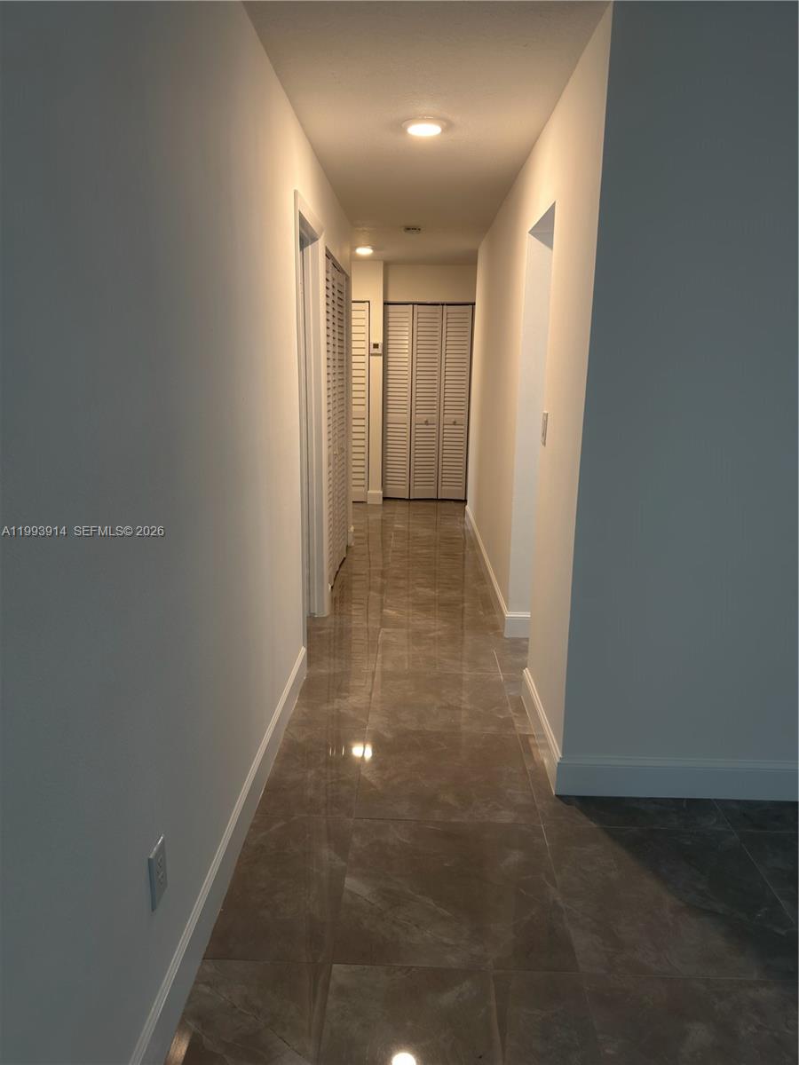 TAMIAMI LAKES SEC 3 - Residential