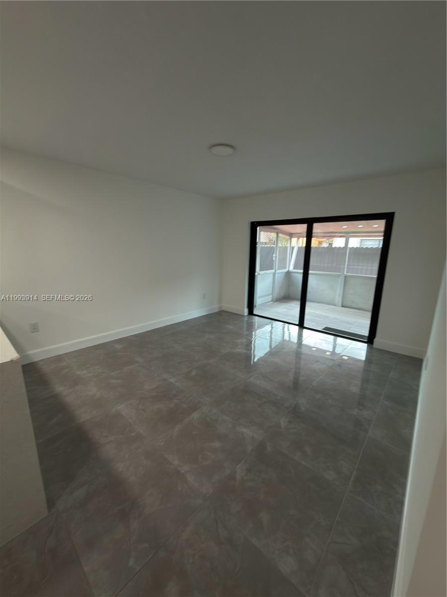 TAMIAMI LAKES SEC 3 - Residential