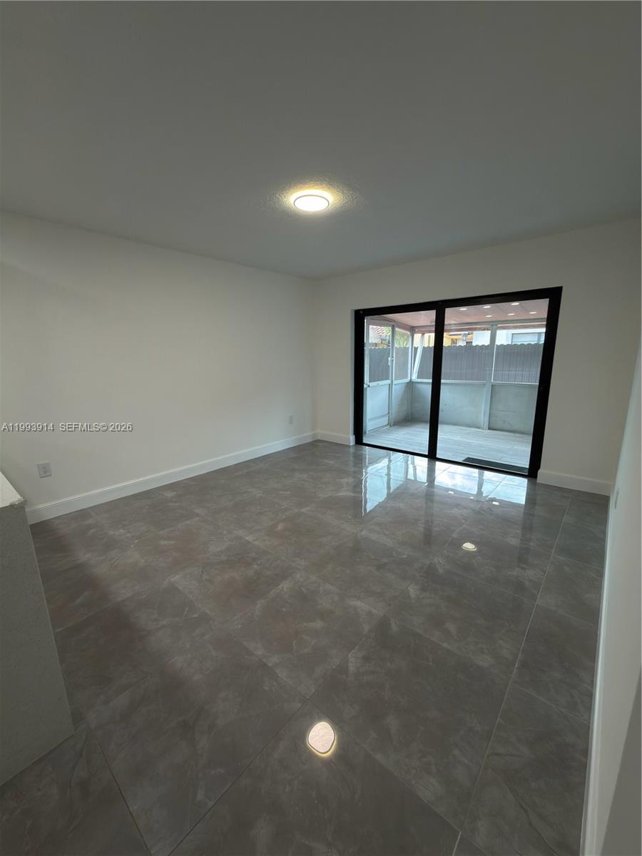 TAMIAMI LAKES SEC 3 - Residential