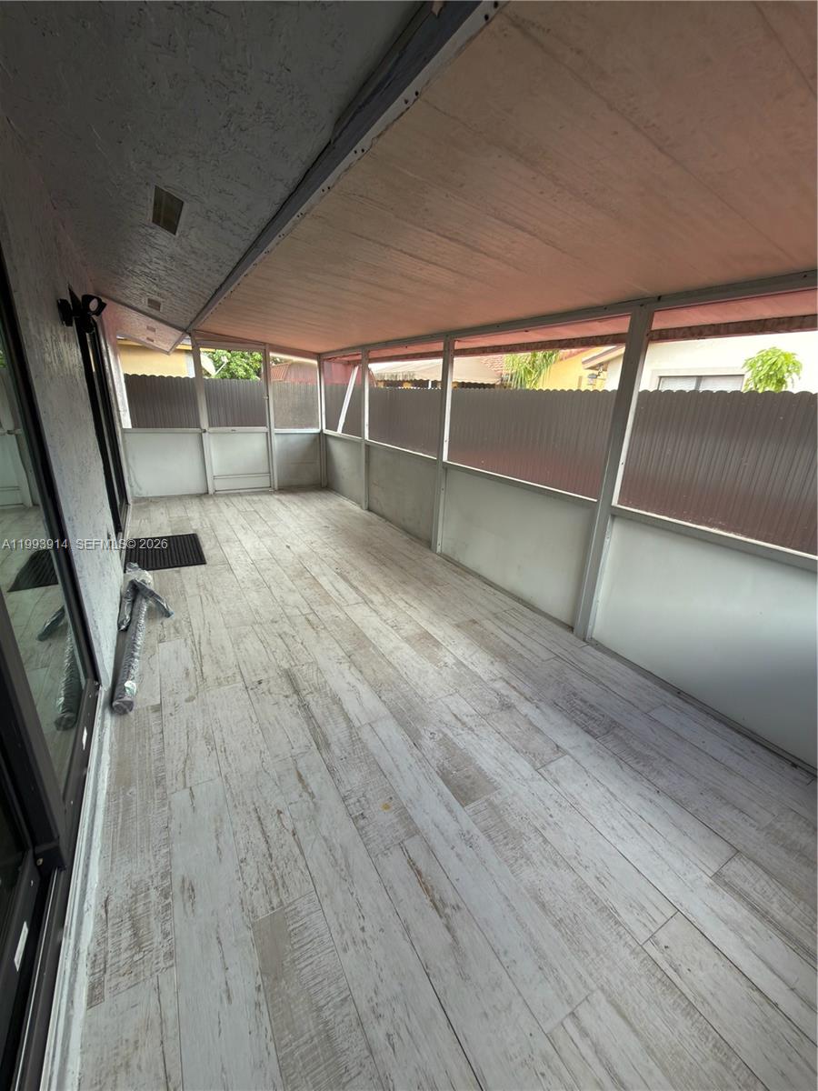 TAMIAMI LAKES SEC 3 - Residential