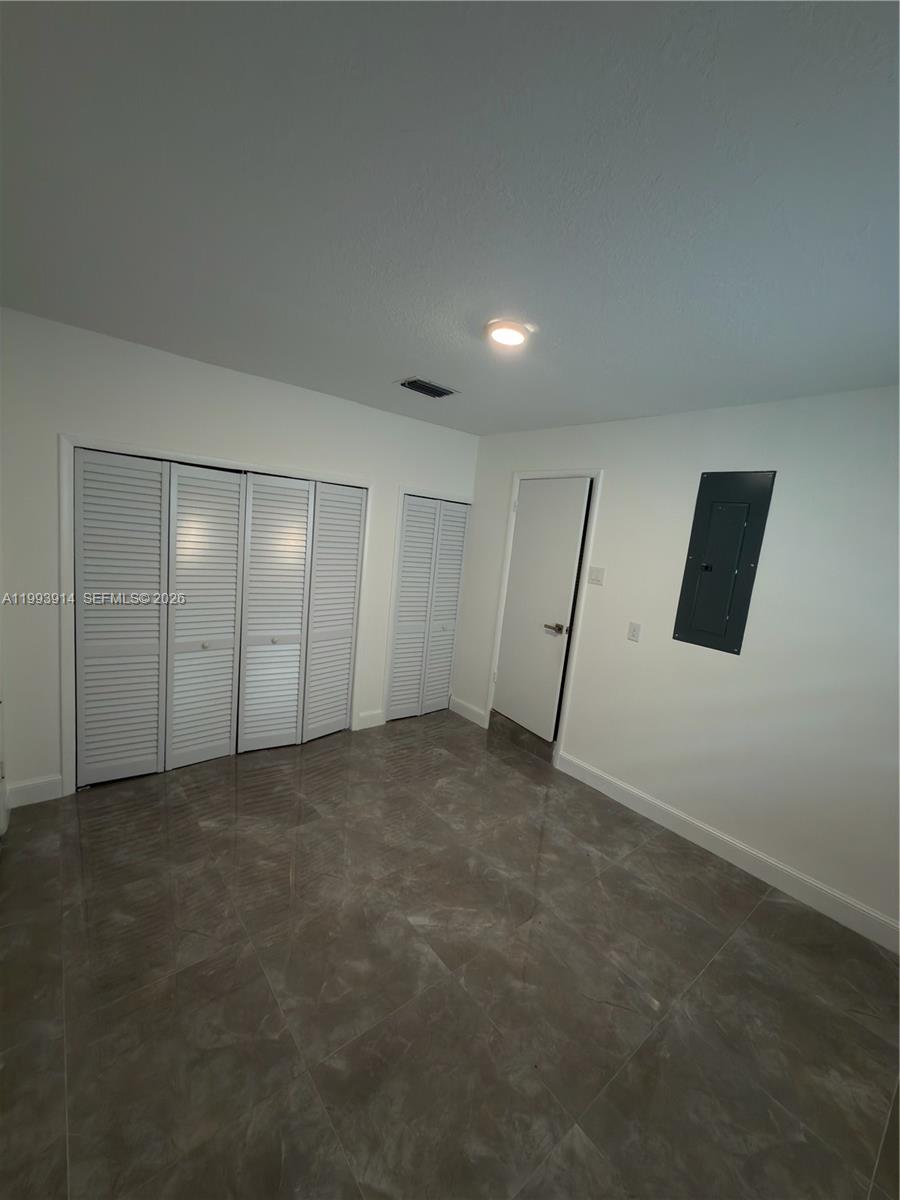 TAMIAMI LAKES SEC 3 - Residential