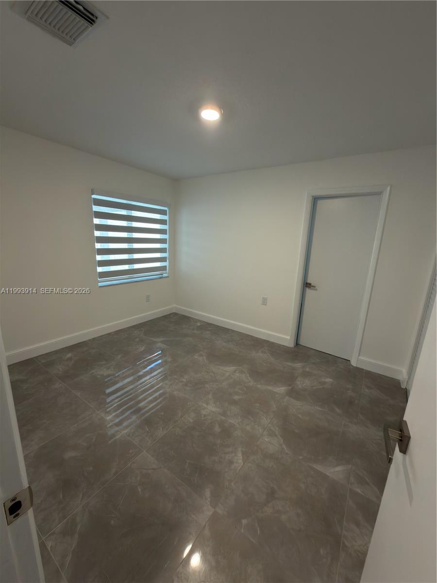 TAMIAMI LAKES SEC 3 - Residential