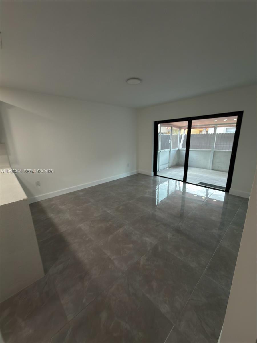 TAMIAMI LAKES SEC 3 - Residential