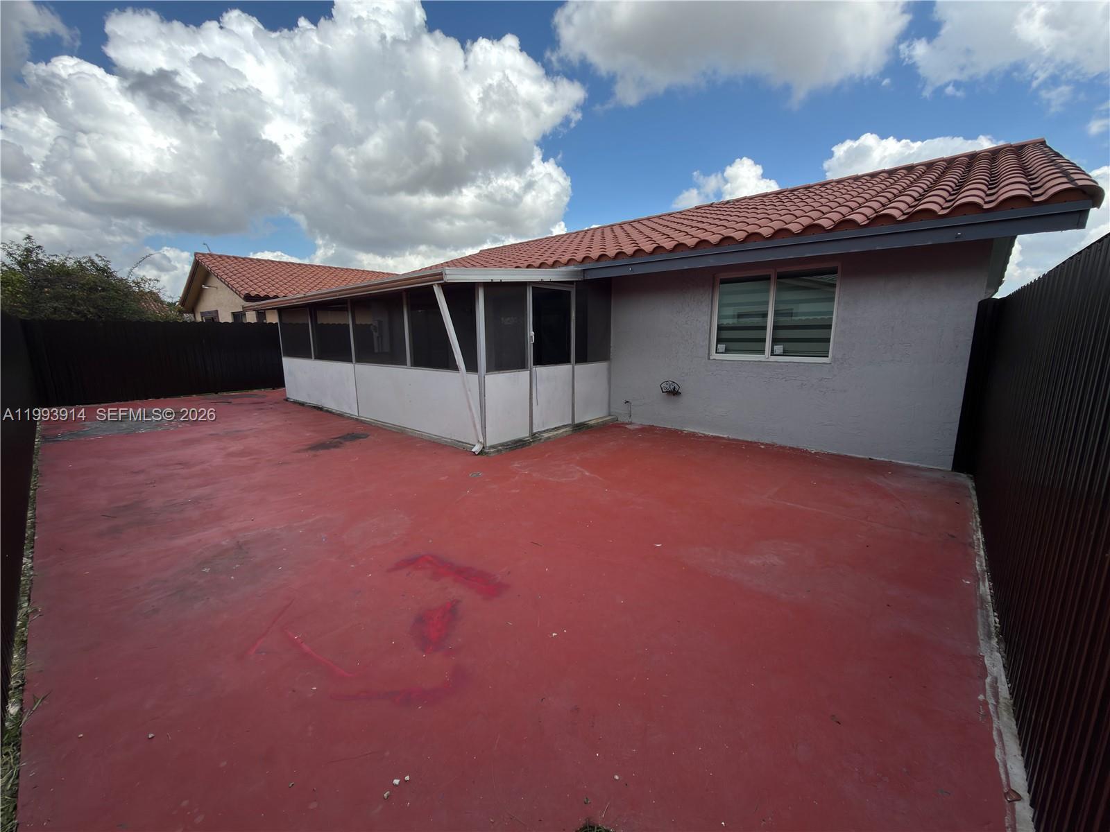 TAMIAMI LAKES SEC 3 - Residential