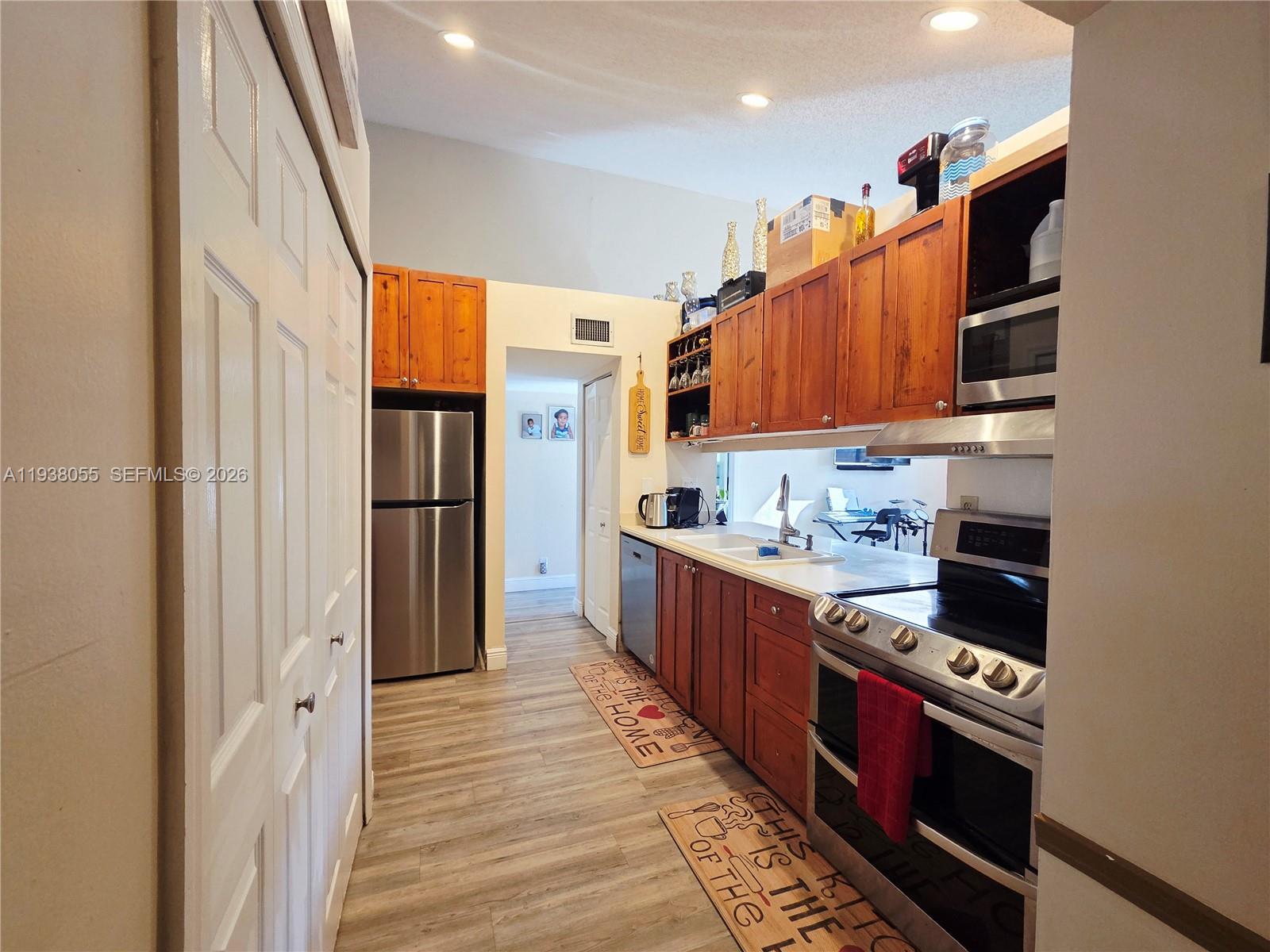 WATERSIDE VILLAS - Residential Lease