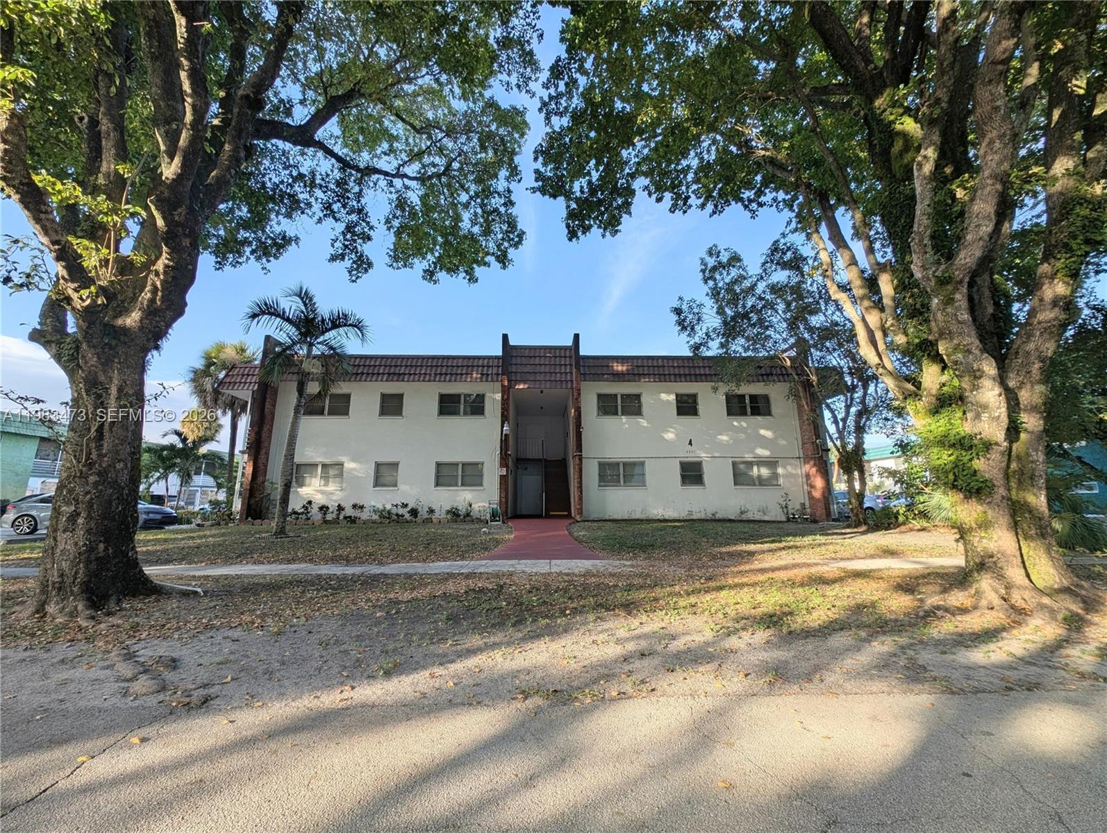 CASTLE APARTMENTS 4 CONDO - Residential