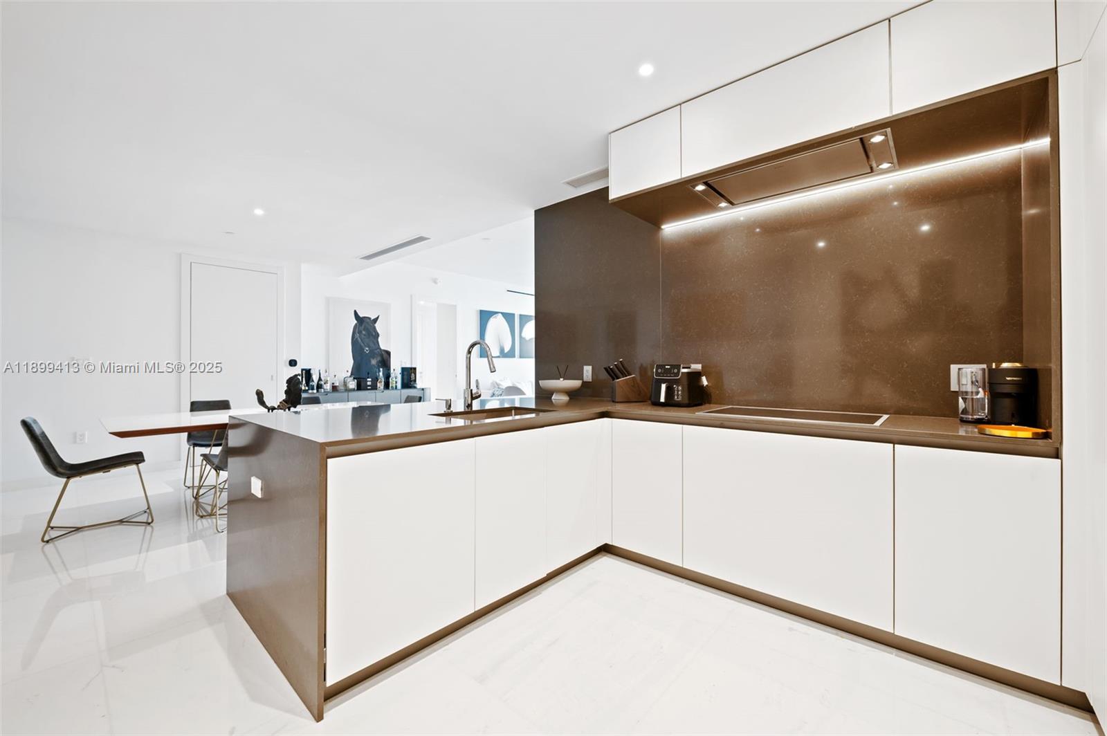 300 BISCAYNE BLVD WAY COND - Residential