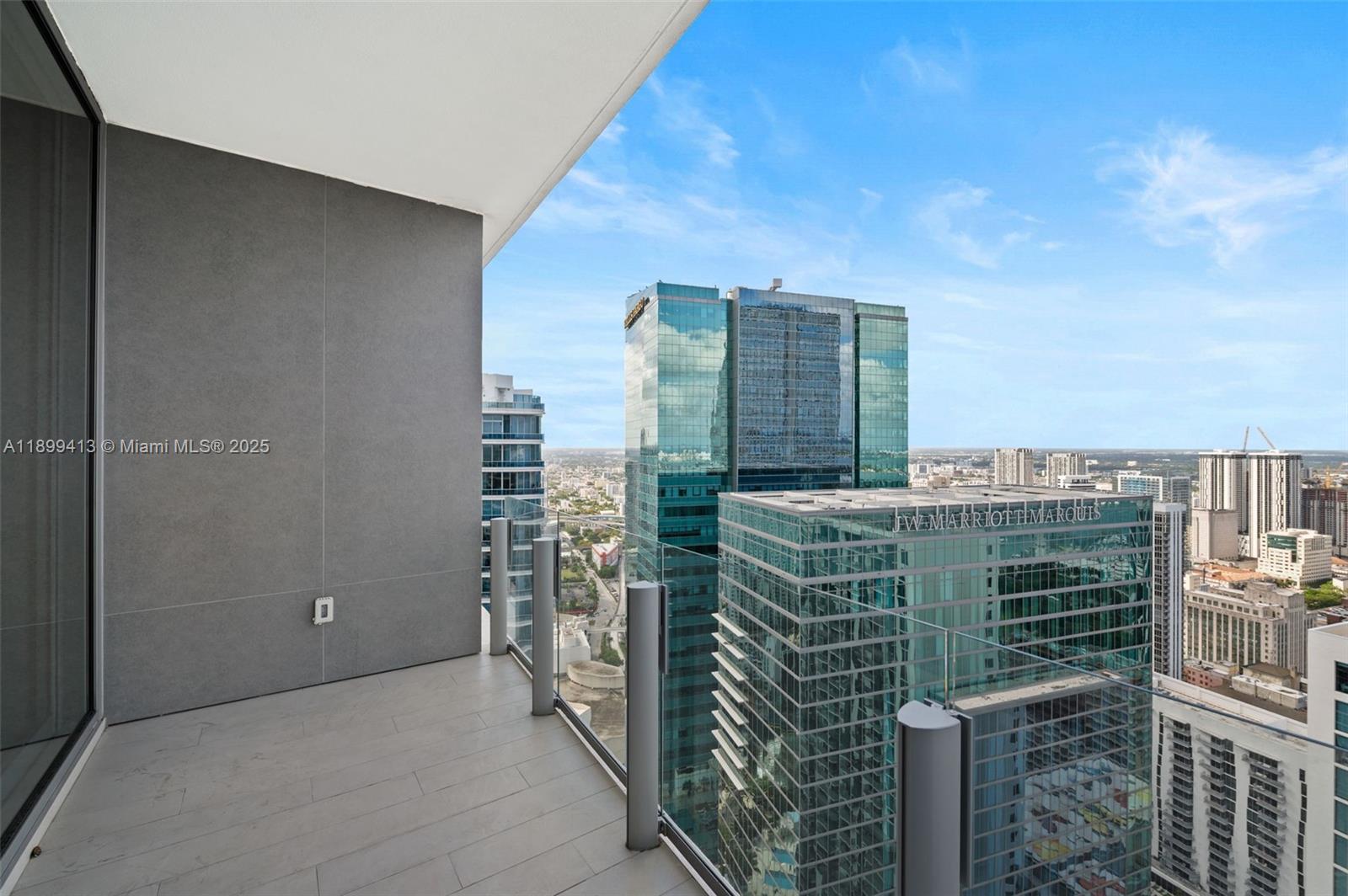 300 BISCAYNE BLVD WAY COND - Residential
