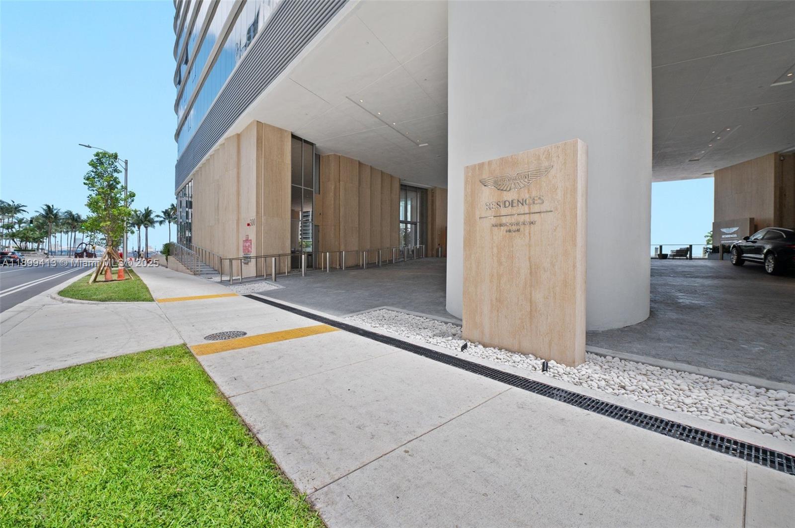 300 BISCAYNE BLVD WAY COND - Residential
