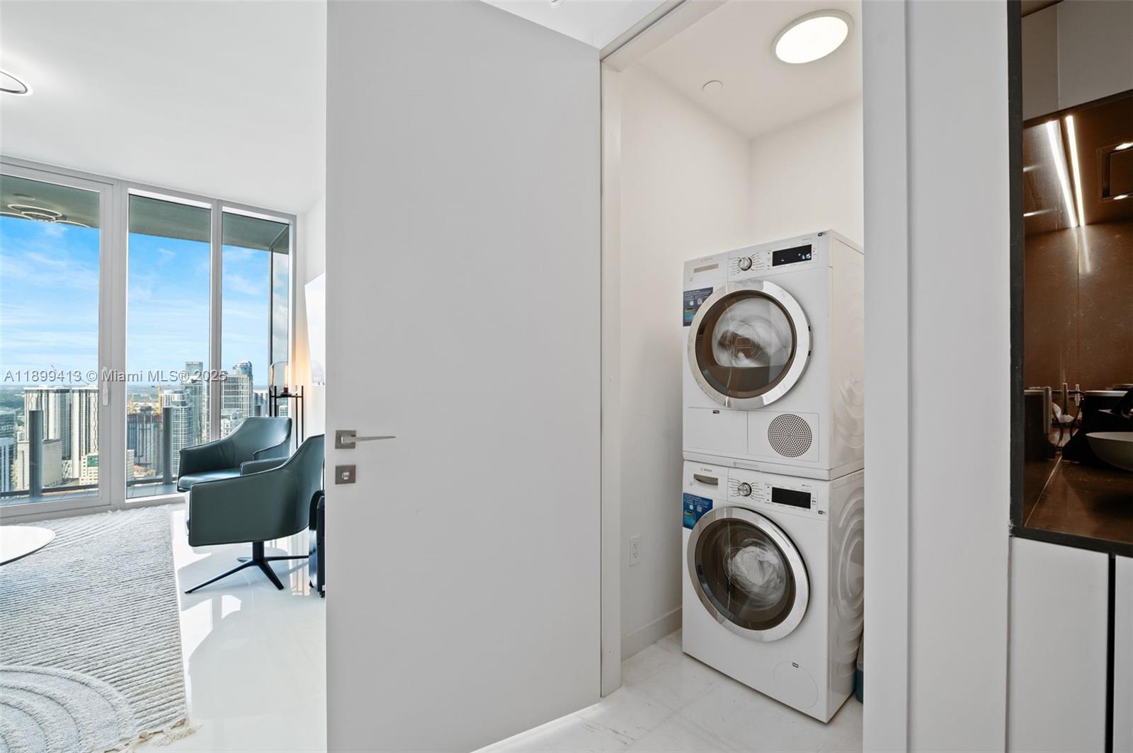 300 BISCAYNE BLVD WAY COND - Residential
