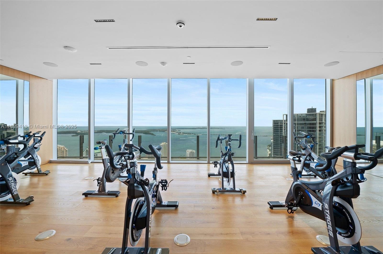 300 BISCAYNE BLVD WAY COND - Residential