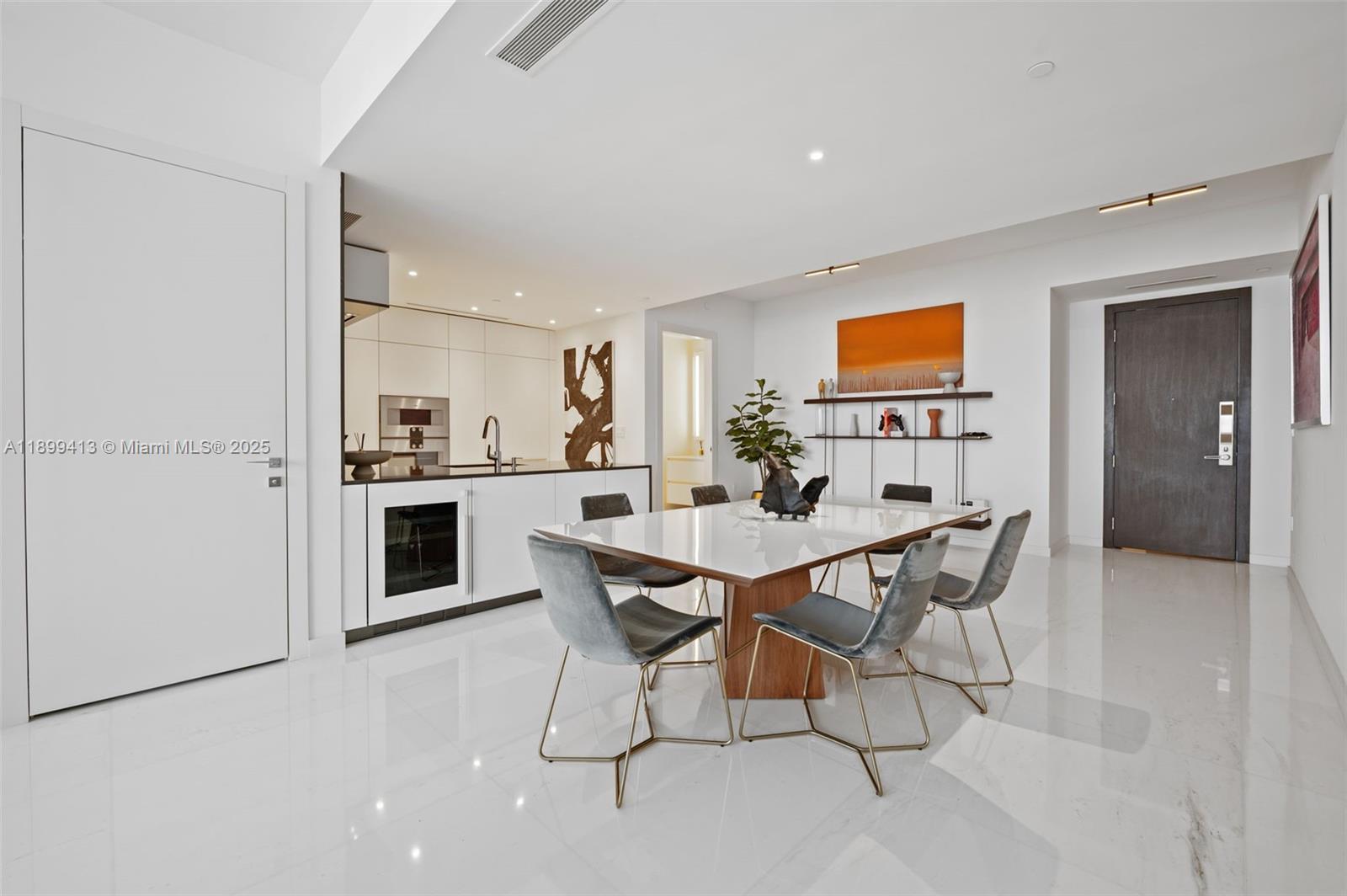 300 BISCAYNE BLVD WAY COND - Residential