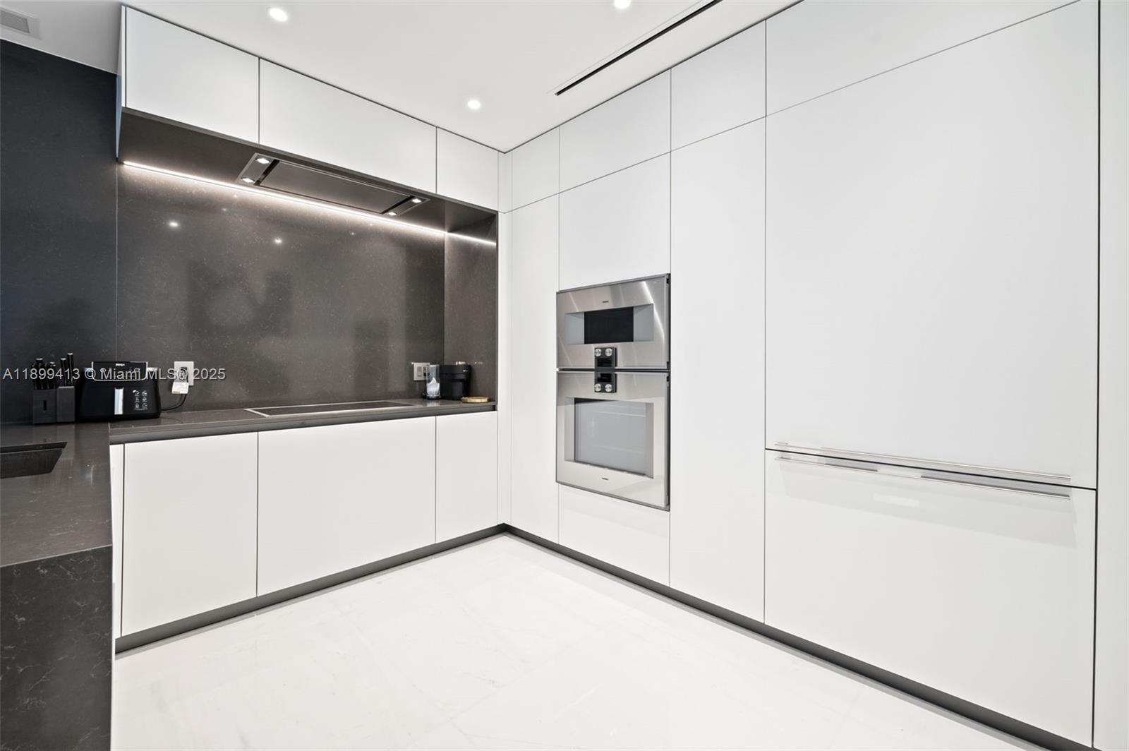 300 BISCAYNE BLVD WAY COND - Residential
