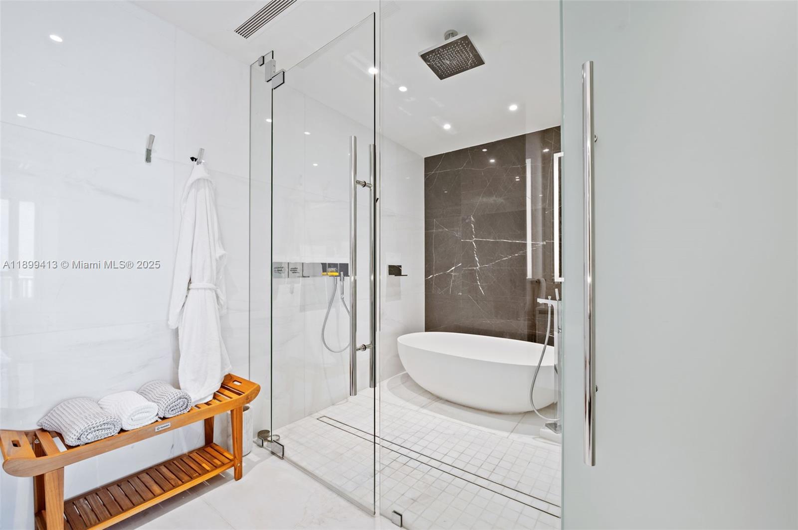 300 BISCAYNE BLVD WAY COND - Residential