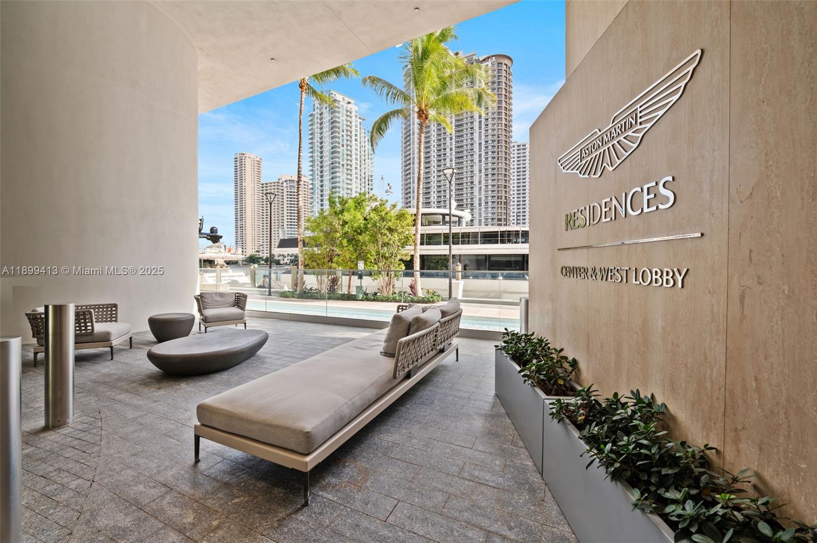 300 BISCAYNE BLVD WAY COND - Residential