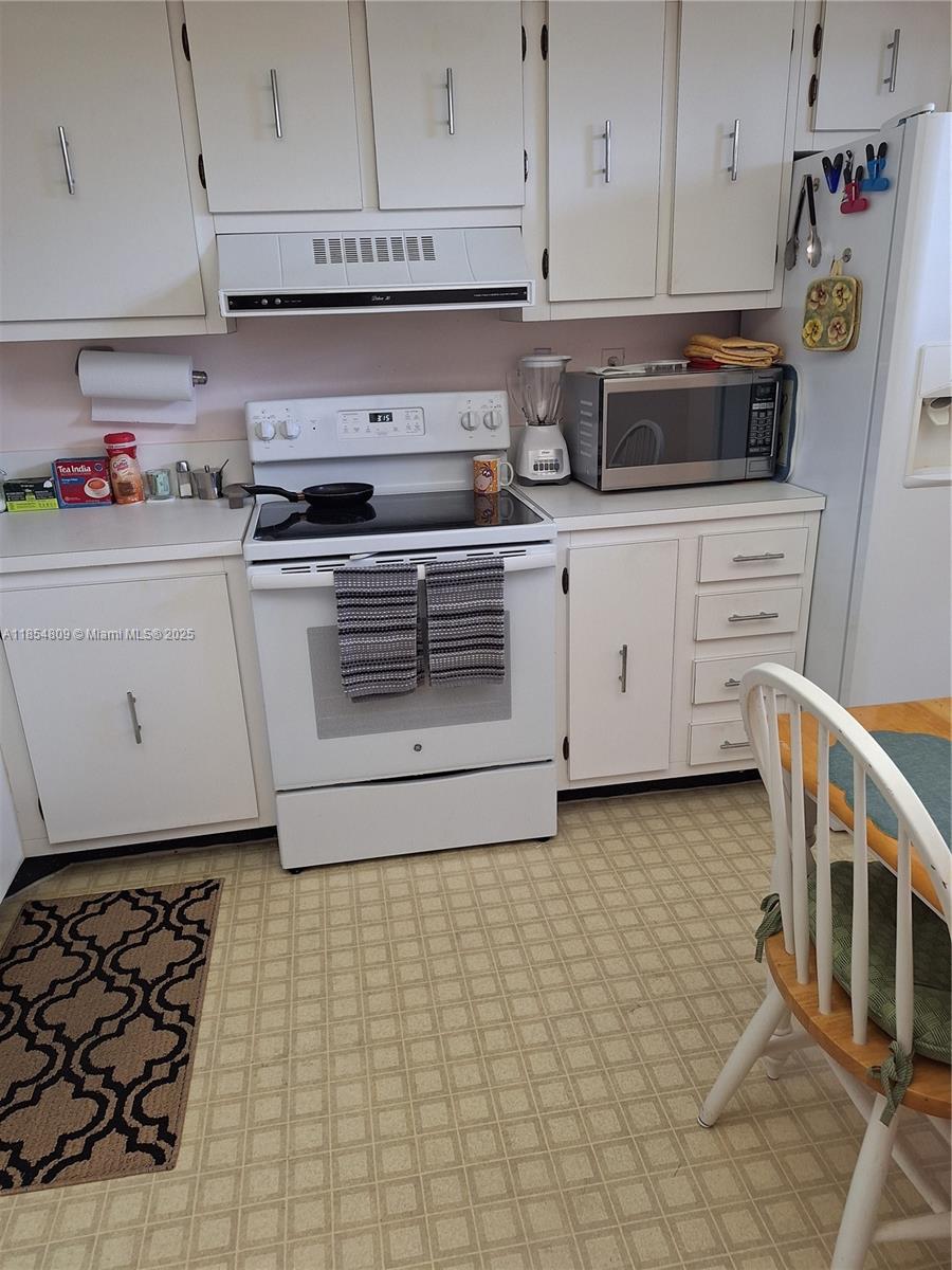 18TH HOLE AT INVERRARY CO - Residential