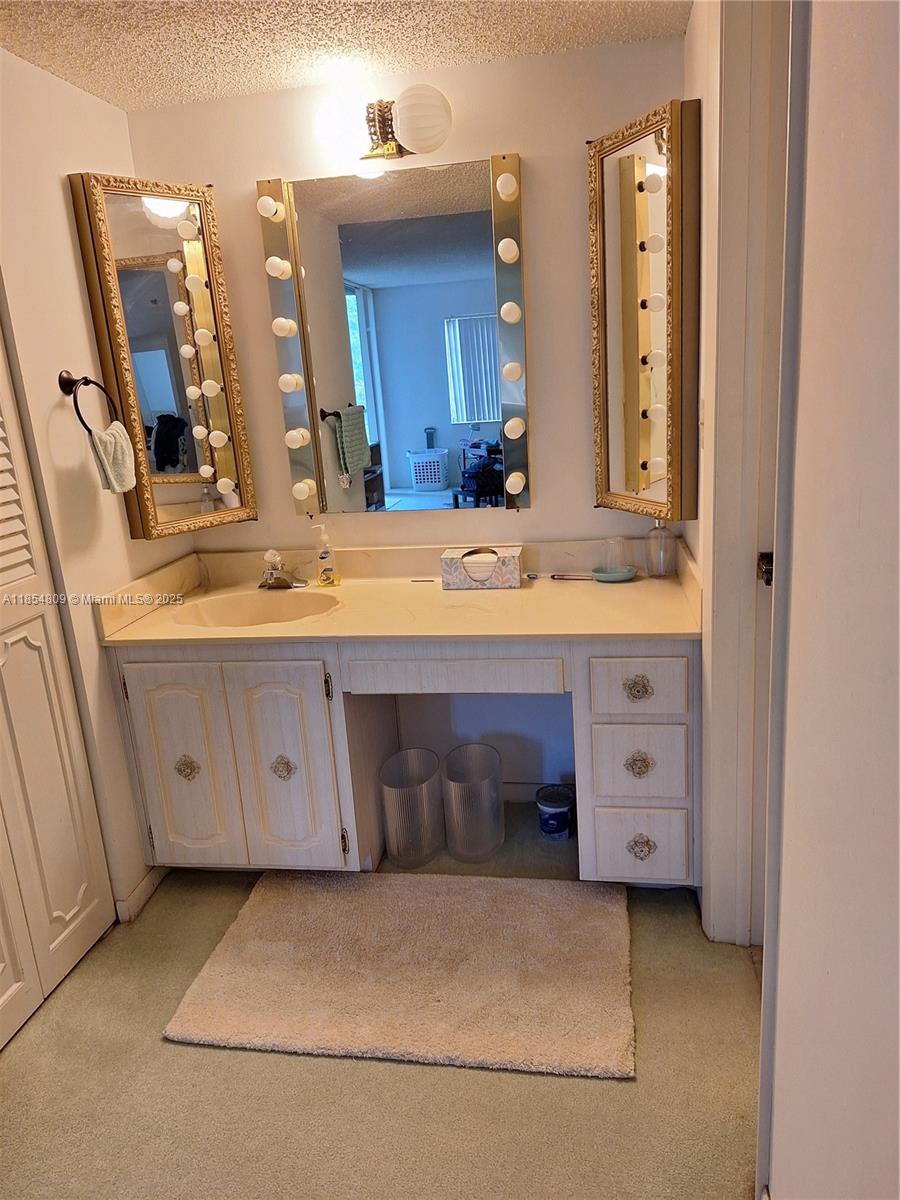 18TH HOLE AT INVERRARY CO - Residential