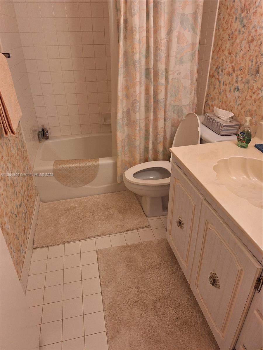 18TH HOLE AT INVERRARY CO - Residential