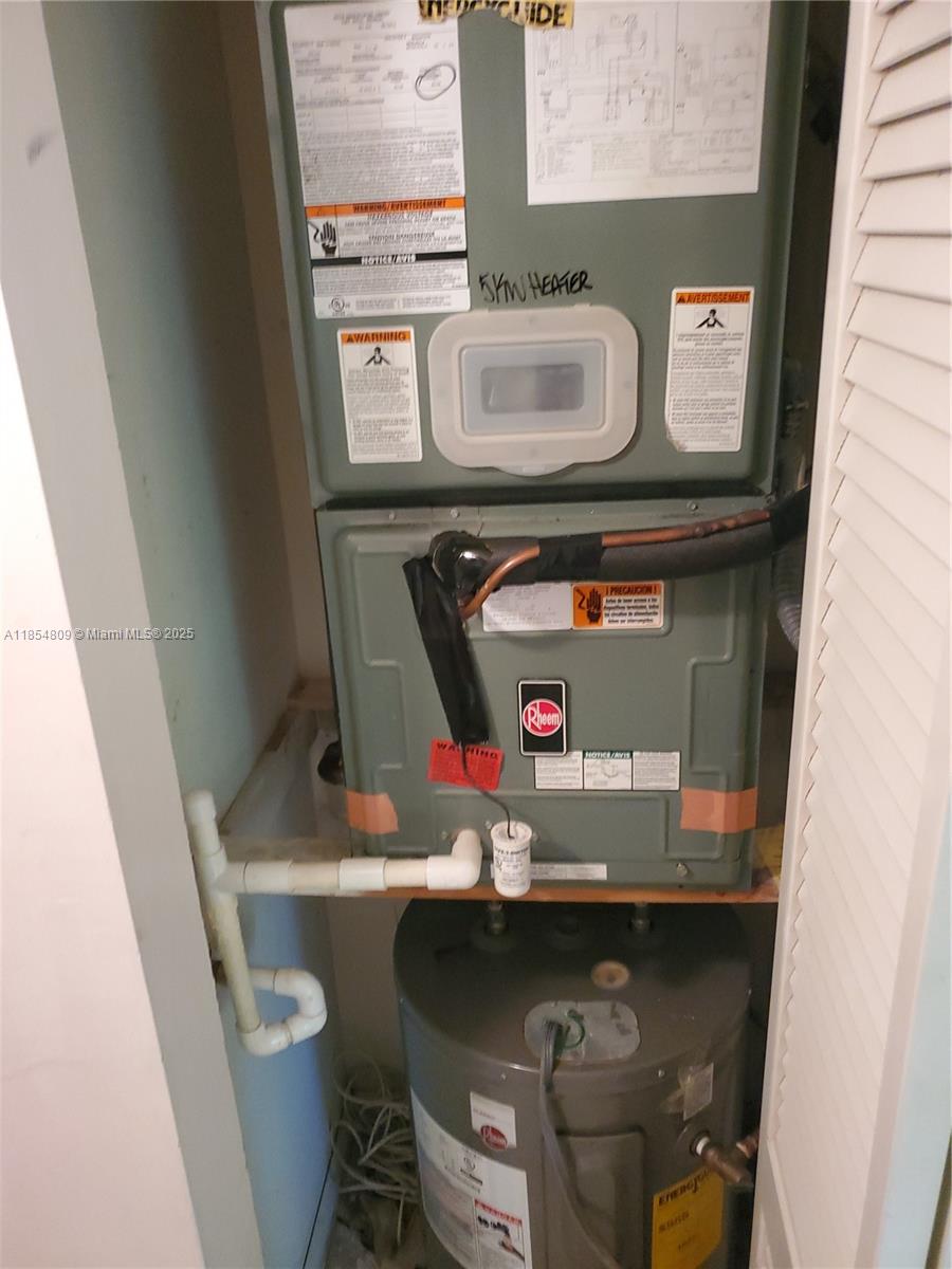 18TH HOLE AT INVERRARY CO - Residential