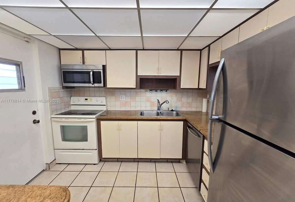 Photo of 2313 S Cypress Bend Dr #123A, Pompano Beach, FL 33069 (MLS # A11778814)